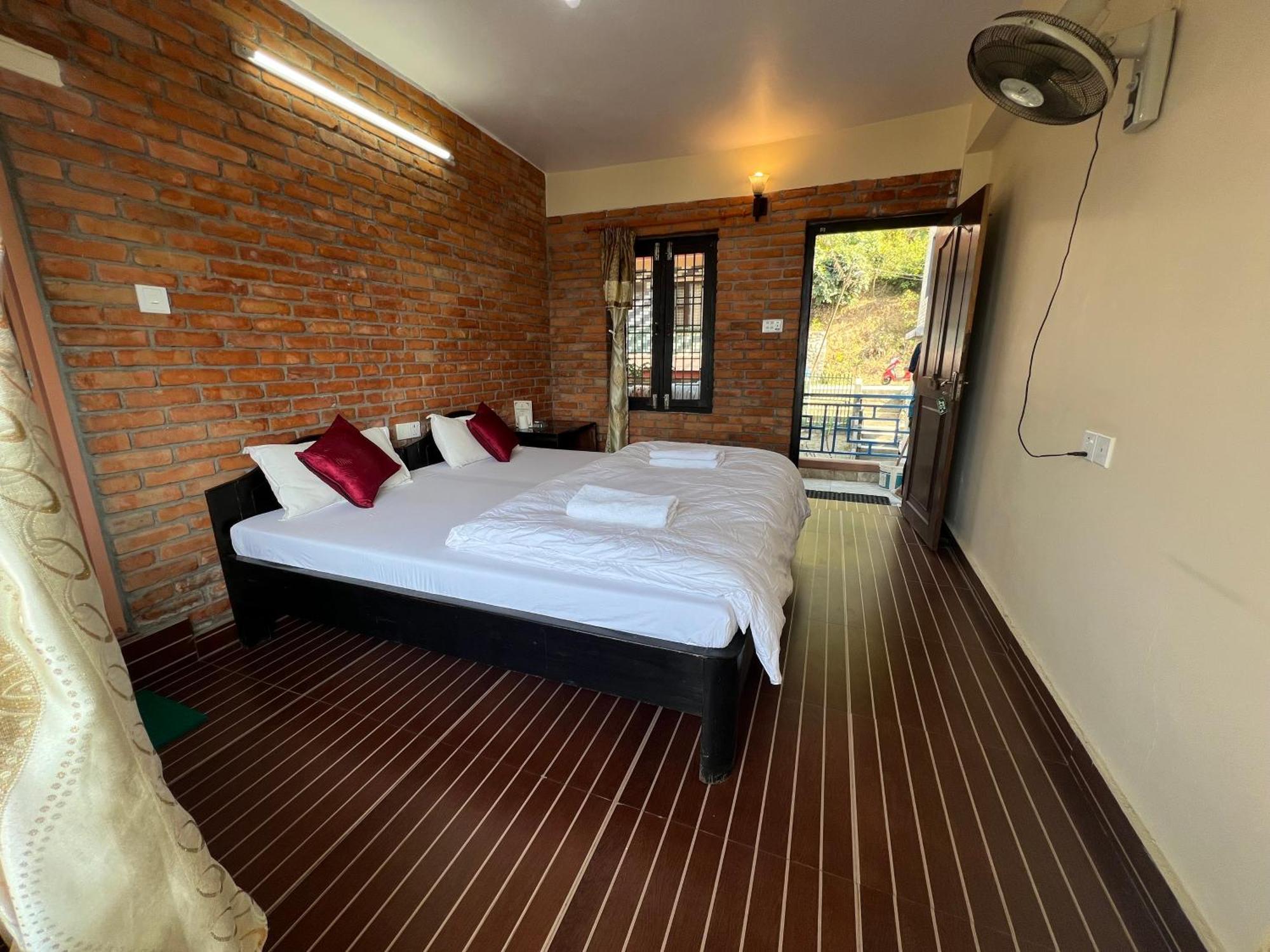 Little Pilgrim Family Lodge Pokhara Zewnętrze zdjęcie
